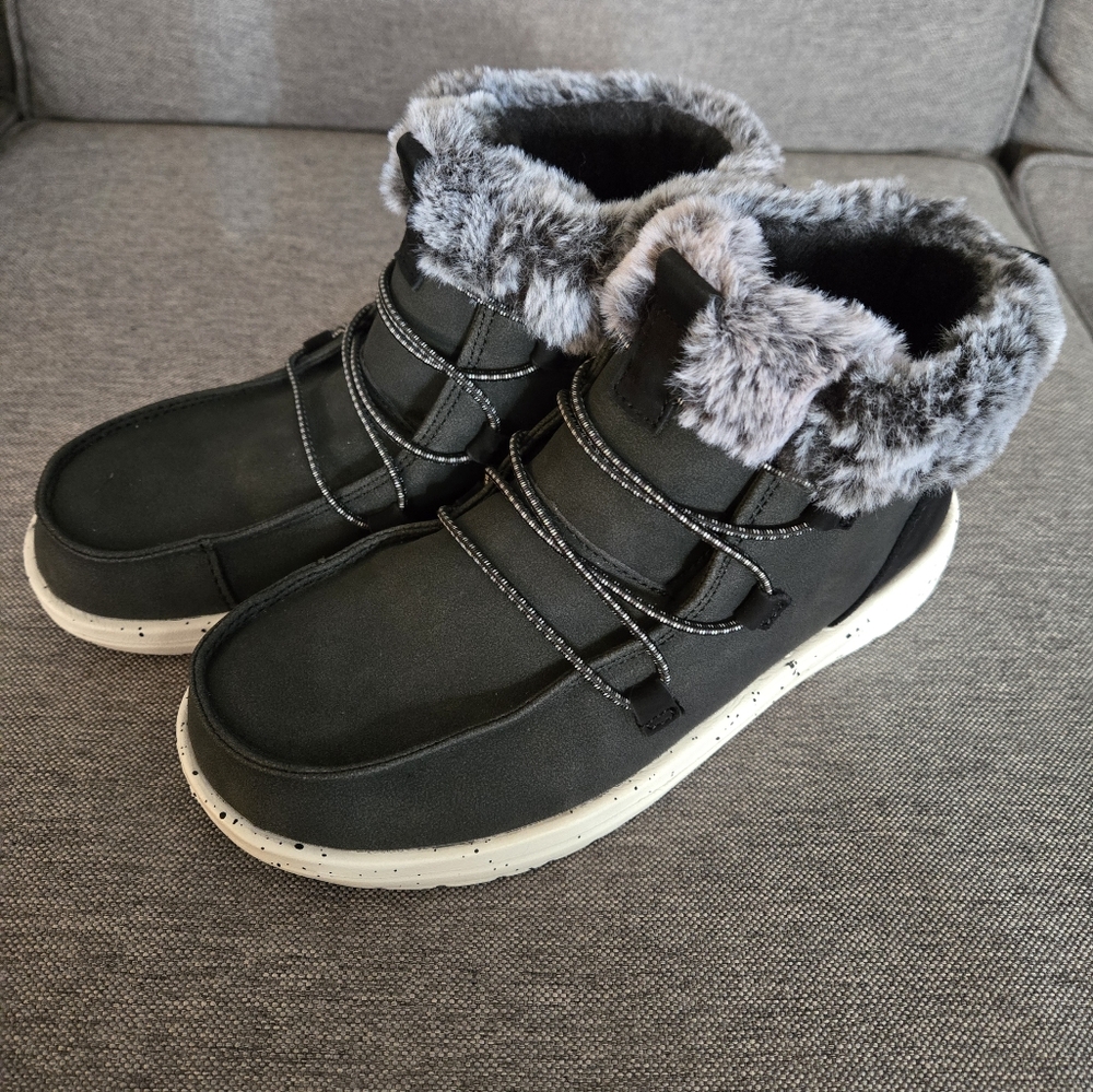 Hey Dude Eloise Black Boots with fur. size 6 womens